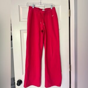 Vintage hot pink Nike sweatpants. Size medium but runs slightly smaller.